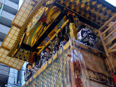 祇園祭 山鉾巡行 四条河原町付近の様子