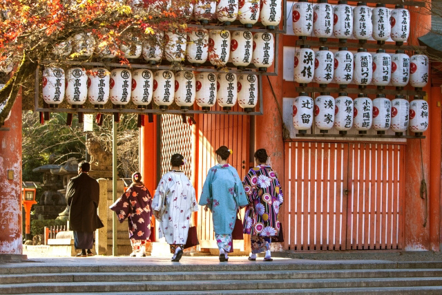 京都の初詣　New Year's visit to a Shinto shrine in Kyoto